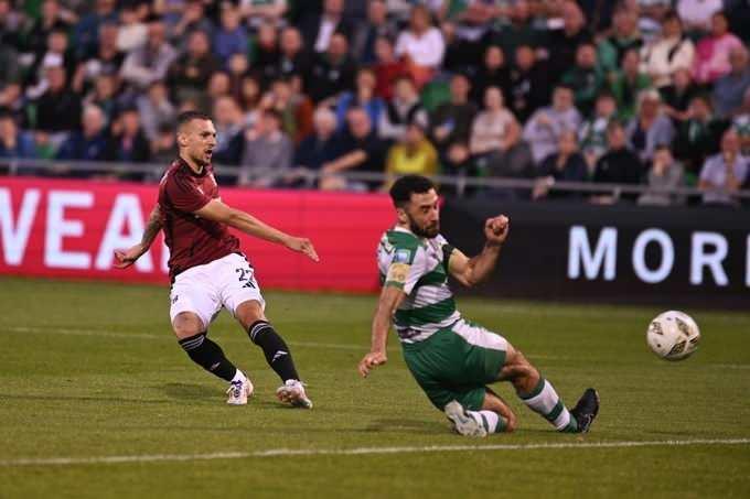 <p>Çekya ekibi Sparta Prag, Şampiyonlar Ligi 2. ön eleme turundaki rakibi Shamrock'u 2-0 mağlup ederek ülke puanını 33,750'ye yükseltti.</p>