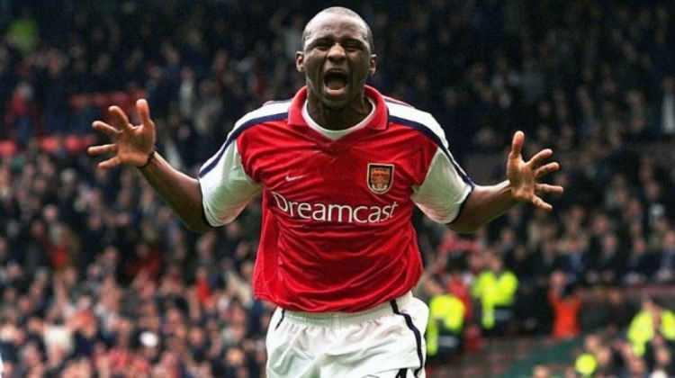 <p><span style="color:#B22222"><strong>23. Patrick Vieira</strong></span></p>

<p><strong>Önemli başarılar:</strong> FIFA Dünya Kupası galibi, UEFA Avrupa Şampiyonası galibi, üç kez İngiltere Premier Ligi galibi, dört kez İngiltere FA Kupası galibi, beş kez Serie A galibi, Premier Lig Onur Listesi adayı</p>

<p>Arsenal'in kaptanı olarak Vieira'nın soğukkanlılığı, liderliği ve korkusuz ruhu, kulübün 2003-04'te "Yenilmezler"in İngiltere Premier Ligi şampiyonluğunu namağlup olarak kaldırdığı eşi benzeri görülmemiş sezonunun merkezinde yer aldı. </p>
