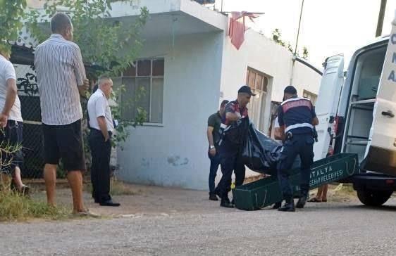 <p>Antalya'nın Döşemealtı ilçesi Duacı Mahallesi’nde dün sabah  saatlerinde dehşet saçıldı. Sevgili olan Aynur Çilli ve Mehmet Altın, 1,5 yıl önce Muratpaşa ilçesi Doğuyaka Mahallesi’ndeki evde kadının 2 oğluyla birlikte yaşamaya başladı. </p>
