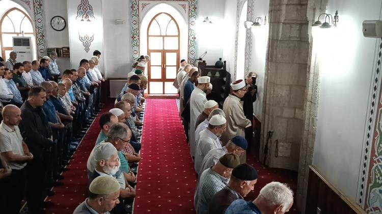 <p>Diyanet İşleri Başkanı Ali Erbaş, sosyal medya hesabından yaptığı açıklamada, <em><strong>"Heniyye'nin şehit edilmesi münasebetiyle Türkiye'de 1 günlük milli yas ilan edildiğini"</strong></em> hatırlattı.</p>
