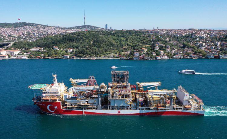 <p>Taşucu Limanı'nda işlemleri tamamlanan Abdülhamid Han gemisi, yeni görevi için yola çıktı.</p>
<p> </p>