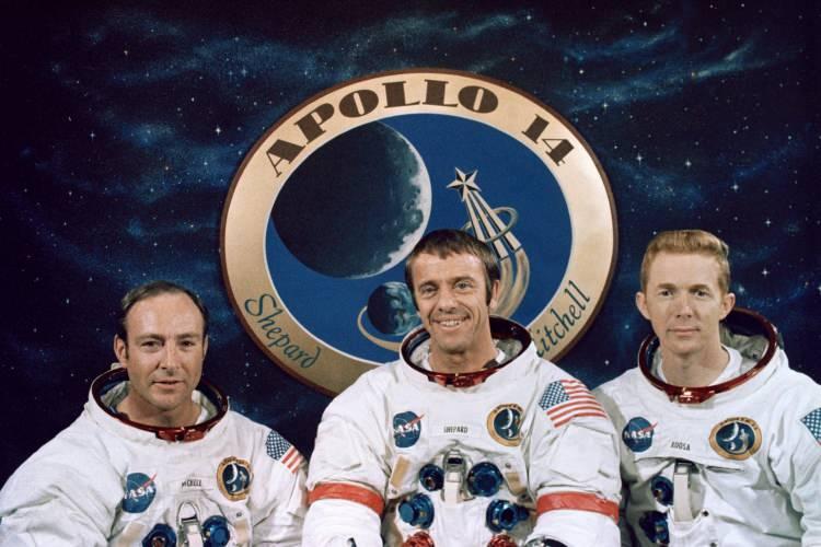 <p><span style="color:#B22222"><strong>APOLLO 14 (19 KASIM 1969):</strong></span></p>
<p> </p>
<p><span style="color:#B22222"><strong>Charles "Pete" Conrad: </strong></span>Ay'a ikinci olarak iniş yapan astronot.</p>
<p> </p>
<p><strong><span style="color:#B22222">Alan L. Bean:</span> </strong>Ay'a iniş yapan ikinci astronot.</p>
<p> </p>
<p><span style="color:#B22222"><strong>Richard F. Gordon: </strong></span>Komuta modülünün pilotu, Ay'a iniş yapmadı ve Ay yörüngesinde kaldı.</p>