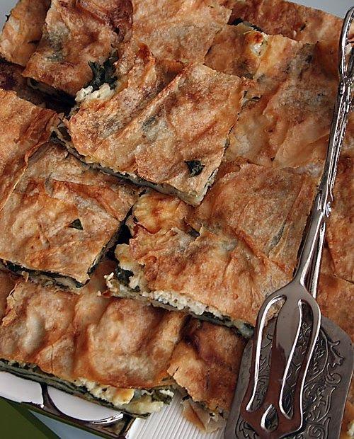 <p>Simit, poğaça ve açma gibi kahvaltılık hamur işleri, genellikle en yoğun işlenmiş gıdaların arasında yer aldığından, sağlıklı olmayan kahvaltı seçeneklerinden biri. </p>