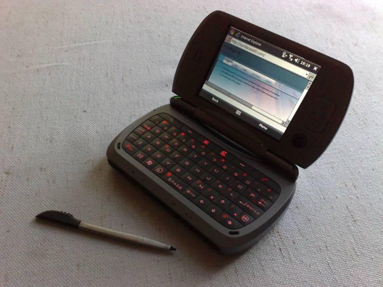 <p><span style="color:#B22222"><strong>HTC UNIVERSAL</strong></span></p>
