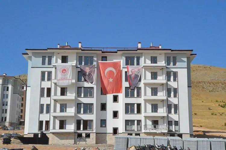 <p>Hükümet, Kahramanmaraş merkezli 6 Şubat 2023'teki depremlerde zarar gören yerleri ayağa kaldırmak için canla başla çalışmaya devam ediyor.</p>