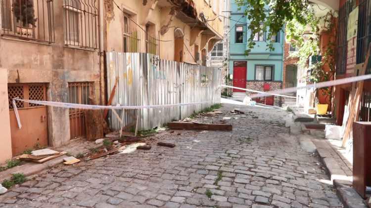 <p>İstanbul'un tarihi semtlerinden Balat'ta korku dolu anlar yaşandı. </p>
