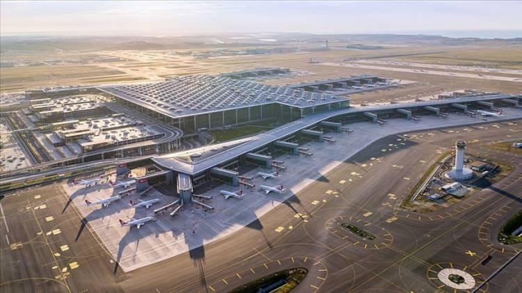 <p>2023 yılında 57 havalimanımızda 214 milyon insanın yolculuk yaptığını vurgulayan Uraloğlu, Avrupa Hava Seyrüsefer Emniyeti Teşkilatı’nın (Eurocontrol) Avrupa Havacılık Genel Bakış Raporu’nu değerlendirerek, “15-21 Temmuz tarihleri arasında ülkemiz günlük ortalama 3 bin 959 uçuş ile Avrupa’da en yoğun trafik hacmine sahip ülkeler arasında İtalya’nın ardından 6. sırada yer aldı.</p>
