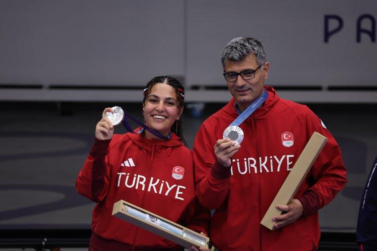 <p>Rahat tavırları ve başarılı atışlarıyla dikkat çeken Yusuf Dikeç hakkında merak edilenler arttı. </p>