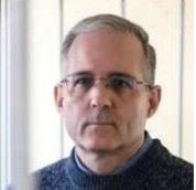 <p>Rusya’da tutuklu olan ve takas operasyonunda ABD’ye teslim edilen bir diğer isim eski bir deniz piyadesi olan Paul Whelan. ABD Deniz Piyade Kolordusu’nda 8 yıl görev yapmış olan Paul Whelan, 2018 yılında “casusluk” suçlaması ile Moskova’da tutuklandı.</p>

<p>2022 yılında Whelan’ın yasadışı silah ticareti ve terör finansmanlığı suçundan 10 yıldır ABD’de hapis yatan Viktor Bout ile takas edilmesi gündeme geldi ancak Paul Whelan’ın adı takas listesinde yer almadı. Bu olay Biden hükümetinin kamuoyunda büyük tepki toplamasına neden oldu.</p>
