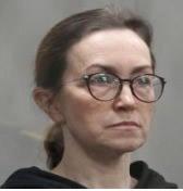 <p>ABD ve Rusya vatandaşlığı olan Alsu Kursmasheva da ABD’ye iadesi yapılan bir diğer gazeteci oldu. Alsu Kursmasheva, Mayıs 2023’te ailevi sebeplerden dolayı gittiği Rusya’dan Çekya’ya dönmeye çalışırken havaalanında gözaltına alındı. “Yabancı çalışan olup devlete bildirmeme” ve "dezenformasyon” suçlarından hüküm giydi.</p>
