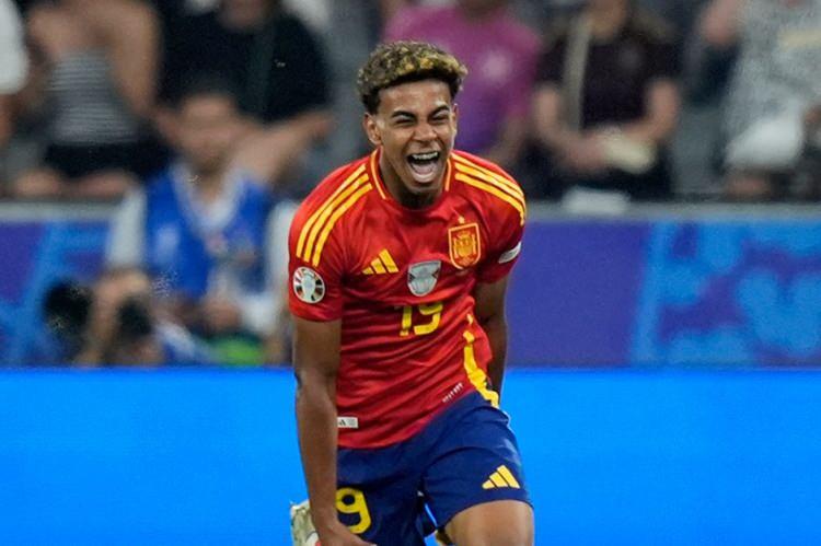 <p>1- Lamine Yamal</p>
<p>FC Barcelona</p>
<p>Güncel piyasa değeri:<br />
120.00 mil. €</p>