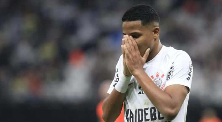 <p>Fenerbahçe'nin transfer listesinde olan 19 yaşındaki Wesley ile ilgili dikkat çeken bir iddia ortaya atıldı.</p>