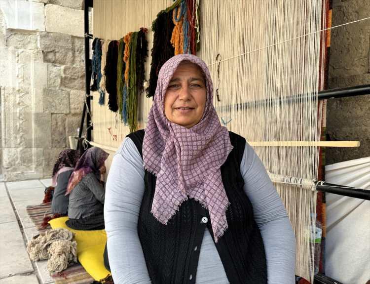 <p>1984 yılında evlenen Adalet Sarı eşinin evlendikten 2 yıl sonra bağırsak kanseri olduğunu ve bu nedenle çalışamadığını belirtti.</p>

<p> </p>
