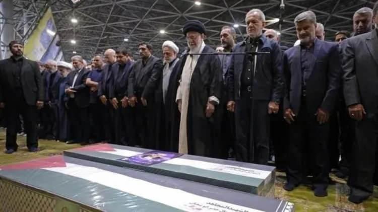 <p>Habere göre, Tahran'ın İsrail'e düzenleyeceği misilleme operasyonunda uzun menzilli ve hassas füzeler ile insansız hava araçları "kesinlikle" masadaki seçenekler arasında yer alacak.</p>
<p> </p>