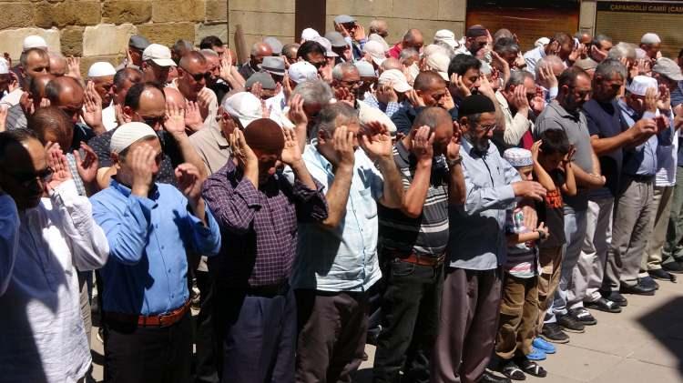 <p>Yozgat'ta gıyabi cenaze namazı.</p>
