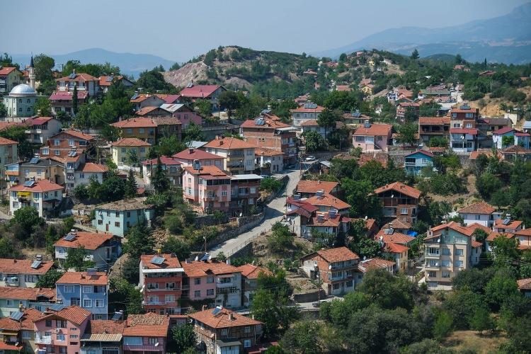 <p>Endeksa, İBB’nin “İstanbul İli Olası Deprem Kayıp Tahminlerinin Güncellenmesi Projesi” raporunda 25 mahalledeki gayrimenkul piyasasını inceledi.</p>
