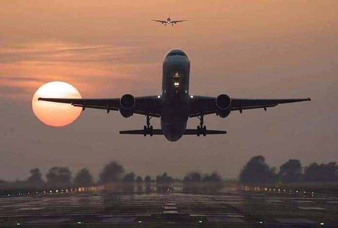 <p>Pilot: Efendim 301 nolu park pozisyonundayız, hamile bir yolcumuz düşük yaptığını belirtmiş arkadaşlarımıza.</p>
<p>Kule: 301 numaradasınız mutabık mıyız?</p>
<p>Pilot: Mutabıkız bir ambulans talep edeceğiz.</p>
<p>Kule: Anlaşıldı iletiyoruz hemen.</p>