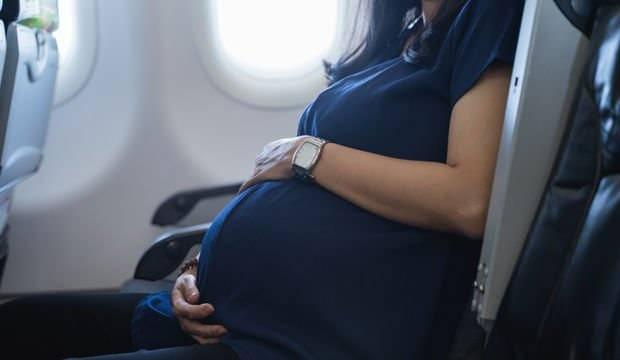 <p>Düşük yapan kadın yolcu hastaneye kaldırıldı. O anlar kule pilot konuşmalarına yansıdı.</p>
