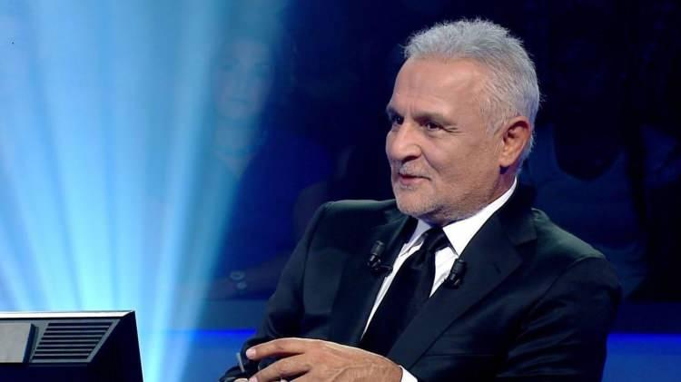 <p><strong>HÜLYA KOÇYİĞİT</strong></p>

<p><strong>"Türk tiyatrosunun ve televizyon dünyasının unutulmaz ismi Kenan Işık'a Allah'tan rahmet, ailesine ve sevenlerine sabır diliyorum."</strong></p>

