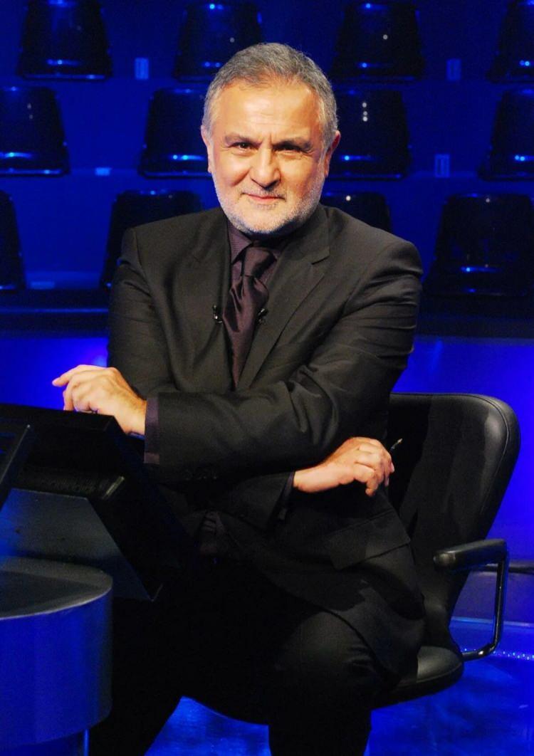<p><strong>GÜVEN HOKNA</strong></p>
<p><strong>"Oyuncu, sunucu ve senarist Sayın Kenan Işık'ı kaybetmişiz. Mekanı cennet olsun. Nurlarda uyusun. Acılı ailesine sabır, dilerim."</strong></p>