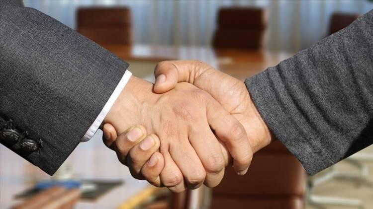<p><strong>CAZİP YATIRIM SEÇENEKLERİ</strong></p>
<p>Gayrimenkul Değerleme Uzmanı Dr. Ahmet Büyükduman, Anadolu'daki şehirlerde, özellikle üniversite kampüsleri ve şehir hastanelerine yakın yerlerde 1,5 milyon TL civarında 1+1 dairelerin bulunduğunu belirterek, "Bu dairelerin kira getirisi 10-15 bin TL arasında değişiyor.</p>
<p> </p>