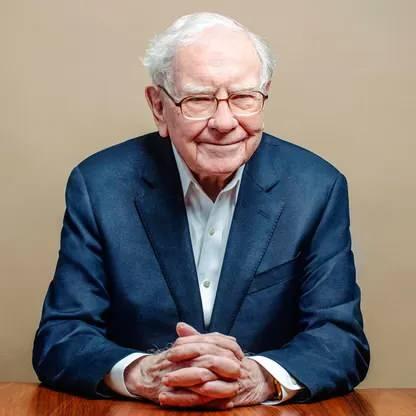 <p>93 yaşındaki ünlü yatırımcı Warren Buffett 6. sıradan 7. sıraya geriliyor.</p>