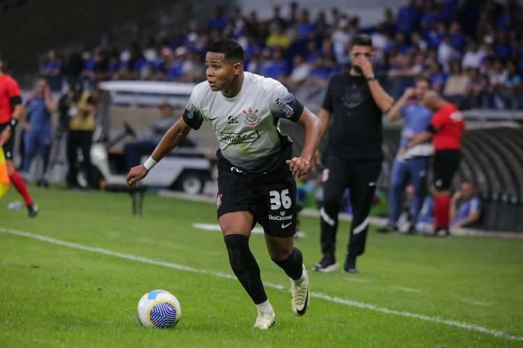 <p>Haberde, Corinthians ile Fenerbahçe arasındaki görüşmelerin olumsuz geçtiği belirtilirken, sarı lacivertlilerin bu transferden vazgeçtiği ifade edildi.</p>