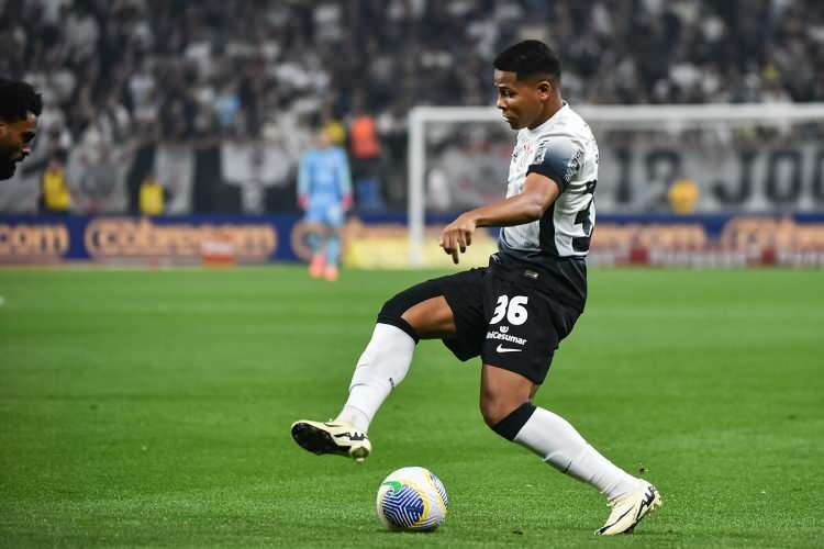 <p>Corinthians forması ile toplamda 79 karşılaşmaya çıkan Wesley, 7 gol ve 6 asistlik performans sergiledi.</p>
