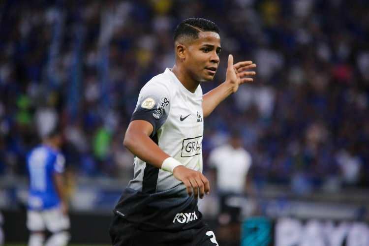 <p>Brezilyalı yıldız adayı kariyerinde 91 maça çıkarken 10 gol ve 5 asist yaptı.</p>