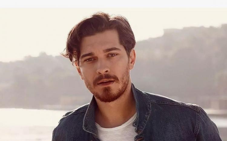 <p><strong>14- ÇAĞATAY ULUSOY</strong><br />
<br />
Halkalı Ticaret Meslek Lisesi mezunu. </p>

