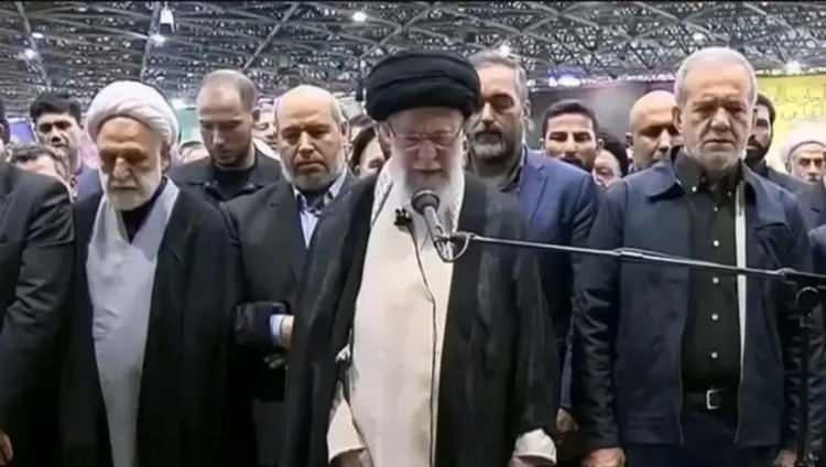 <p>Bu iki yetkiliden biri, İran Devrim Muhafızları Ordusu'nda şu anda bir suçlama oyununun döndüğünü, farklı kesimlerin başarısızlıktan birbirlerini sorumlu tuttuğunu kaydetti.</p>
