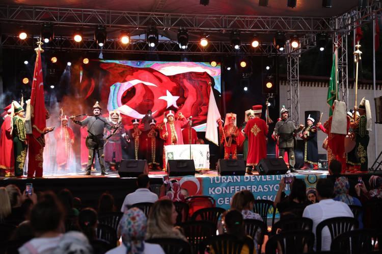 <p><span style="color:#FF0000"><strong>SEFO VE İHSAN GÜVENÇ İLE FESTİVAL RENKLENECEK</strong></span></p>

<p>Festivalin ilk günü<strong> 1 Ağustos</strong>’ta sevilen sanatçı <strong>Sefo</strong>, <strong>Festivaller Parkı</strong>’nda kurulacak sahnede hayranlarıyla buluşacak.</p>
