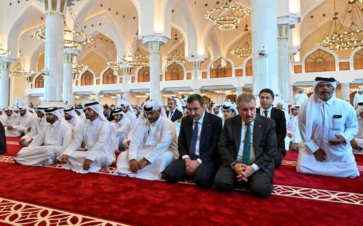 <p>Ahmet Davutoğlu, Mustafa Destici, Zekeriya Yapıcıoğlu ve Fatih Erbakan da Doha'da.</p>