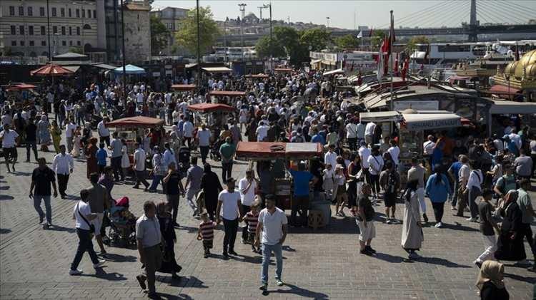 <p>Türkiye nüfusunun 2050'li yılların ortasına kadar artması ve sonrasında azalışa geçmesi öngörülüyor.</p>

<p> </p>
