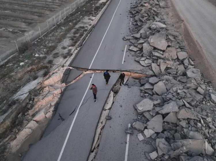 <p>MTA Diri Fay Haritası'na göre ise 30 il birinci derecede riskli bölgeler arasında yer alıyor. İşte detaylar...</p>