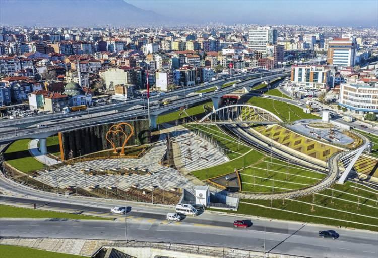 <p>DENİZLİ:</p>
<p>Deniz-ili kelimelerinin birleşmesinden oluşmuştur. İl eski Türkçe'de ülke, memleket anlamına gelir. Yani deniz memleketi denilir.Bir diğer rivayete göre de kelimenin aslı domuz-ili'dir. Bu da bölgede domuz çokluğundan kaynaklanmaktadır.</p>
<p> </p>