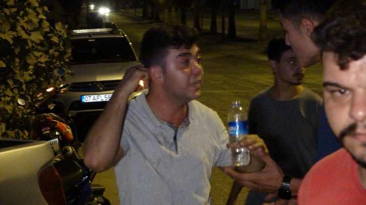 <p>Trafik polislerinin ısrarı üzerine alkol kontrolüne gelen araç sürücüsü Berkay Dinçer, uzun süre alkolmetreyi üflememekte dirense de sonuçta 1.51 promil alkollü olduğu belirlendi.</p>