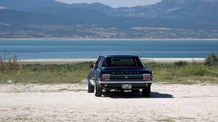 <p><strong>1990 model Ford Taunus aracımı, İzmit, Adana, İstanbul ve Belçika’dan satın aldığım parçalarla Ford Mustang haline getirdik.”</strong> dedi.​</p>
