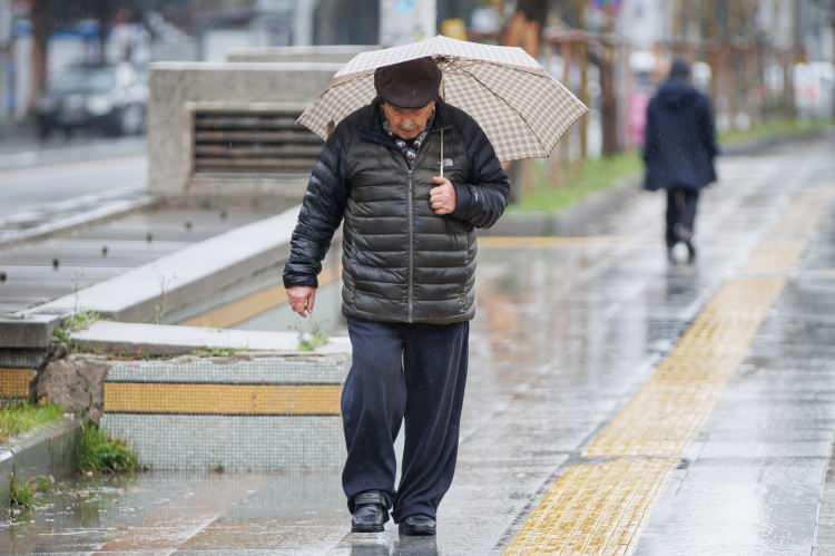 <p>Meteoroloji Genel Müdürlüğü'nün değerlendirmelerine göre, Türkiye'nin kuzey ve iç bölgelerinde, Akdeniz Bölgesi'nin iç ve doğu kesimlerinde parçalı bulutlu hava koşulları hakim olacak</p>
