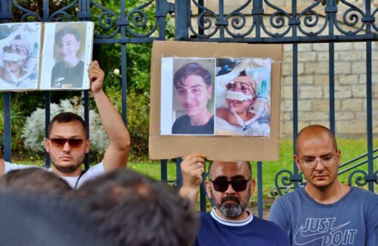 <p>Vahşi cinayete kurban giden Toprakoğlu için pazar günü Mâcon’da bir anma yürüyüşü düzenlendi. Mâcon Türk Kültür Derneği’nin organize ettiği yürüyüşe, Numan’ın ailesinin de bulunduğu bine yakın kişi katıldı.</p>

<p> </p>
