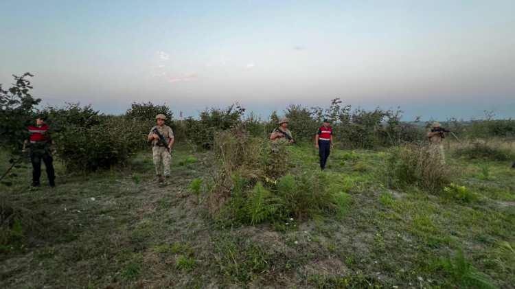 <p>1 Ağustos itibariyle jandarma asayiş timleri ile jandarma asayiş komando timleri, gece gündüz fındık tarlalarında nöbet tutuyor.</p>
