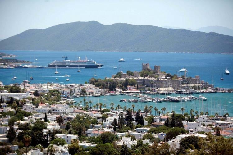 <p>"MUSKİ Genel Müdürlüğü olarak gerek yer altı gerek yer üstü su kaynaklarının sisteme dahil edilmesi, ilave projeler ile Bodrum'un sorunun çözülmesi adına çalışmalarımızın sürdüğünün bilinmesini isteriz. </p>
