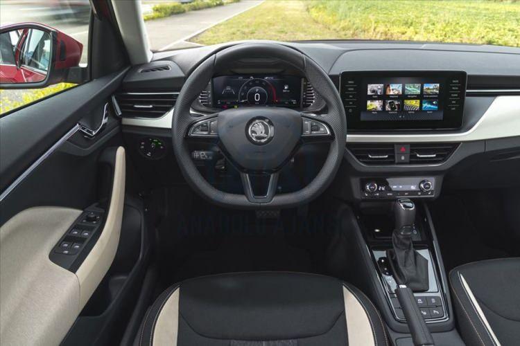 <p>Türkiye otomobil pazarına ilişkin öngörülerini Volkswagen Grup ve Skoda ile de paylaştıklarını belirten Başar, "Şu an yıl sonunda otomobil pazarının 800-850 bin adet bandında kapanmasını bekliyoruz. </p>