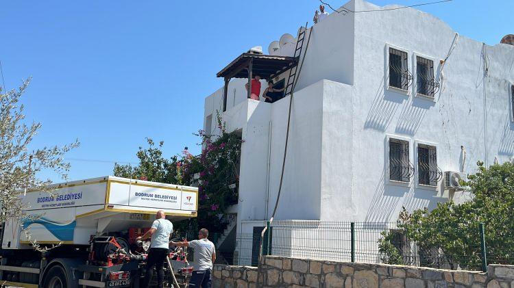 <p>Bodrum'a hem yer altı su kaynaklarından hem de Geyik Barajı'ndan su sağlanmaya devam edilirken, Bitez, Çırkan, Gürece gibi mahallelerin yüksek kotlarında kesintiler yaşandı.</p>

<p> </p>

