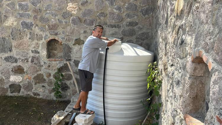 <p><span style="color:#FF0000">SULAR KESİLDİ, TANKERLER ORTAYA ÇIKTI</span></p>