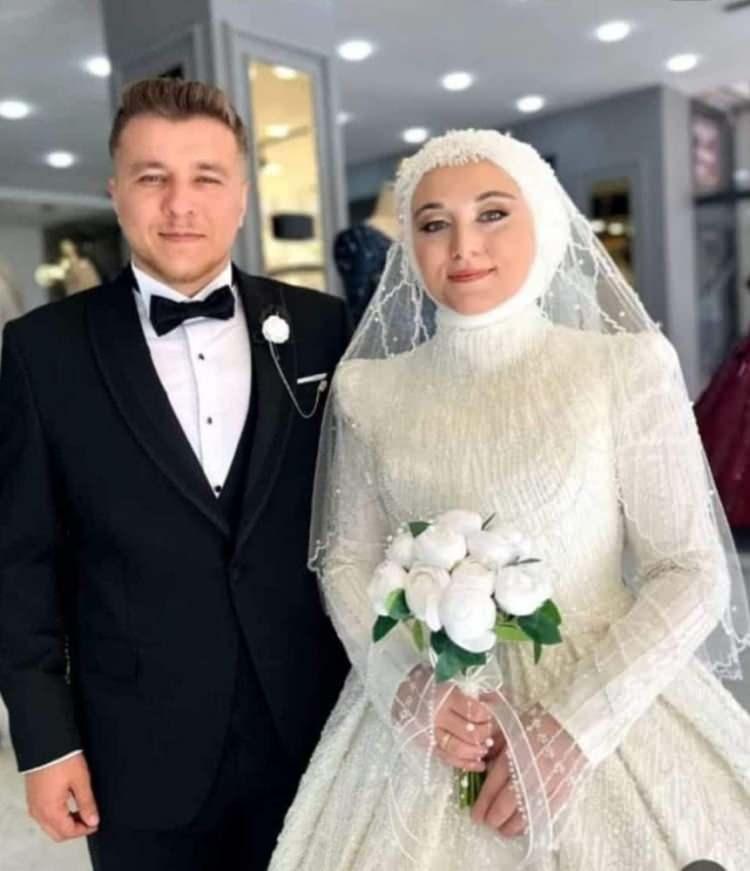 <p>Kütahya Müftüsü İrfan Açık tarafından öğle vakti köy meydanında kılınan cenaze namazının ardından çiftin naaşları, köy mezarlığında defnedildi.</p>