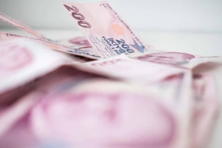 <p><strong>YAPI KREDİ -</strong></p>
<p> </p>
<p>Yapı Kredi, SGK emekli aylığını üç yıl boyunca Yapı Kredi'den alma taahhüdü veren emeklilere 18.000 TL'ye varan nakit emekli promosyon fırsatı sunuyor.</p>
<p> </p>
<p>Promosyon Taahhütnamesi'nin imzalanması sonrasında ek bir koşul olmadan bir aylık net geliri;</p>