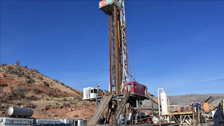 <p>Stratejik yol ağımız, yaklaşık 2 yılda 480 kilometreye ulaşmış durumda. Elbette saha geliştirme çalışmalarına bağlı olarak bu ağı daha da geliştireceğiz." ifadelerini kullandı.</p>
