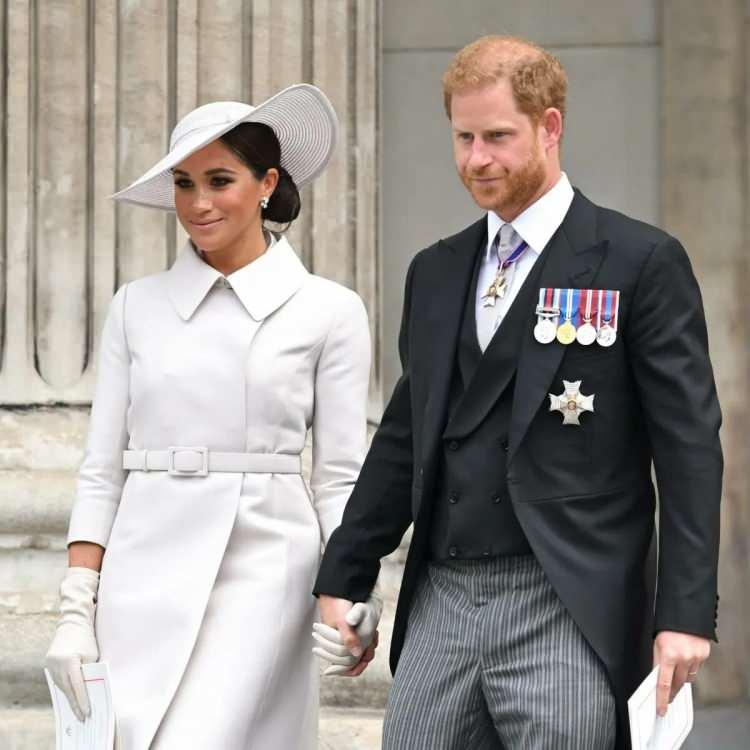 <p><strong>Neredeyse son dört yıldır İngiliz kraliyet ailesinden bağımsız bir hayat süren Meghan Markle ve Prens Harry çifti, yaptıkları açıklamalarla basının ilgisinden uzaklaşıp bağımsız bir hayat kurmak istediklerini dile getirmişlerdi.</strong></p>
