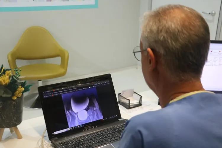 <p>"Over dokusunu, yumurtalık dokusunu koruyarak kisti tamamen eksize ettik. Hastamızı şifayla taburcu ettik. Patoloji sonucumuz da iyi huylu olarak geldi" dedi.</p>

<p> </p>
